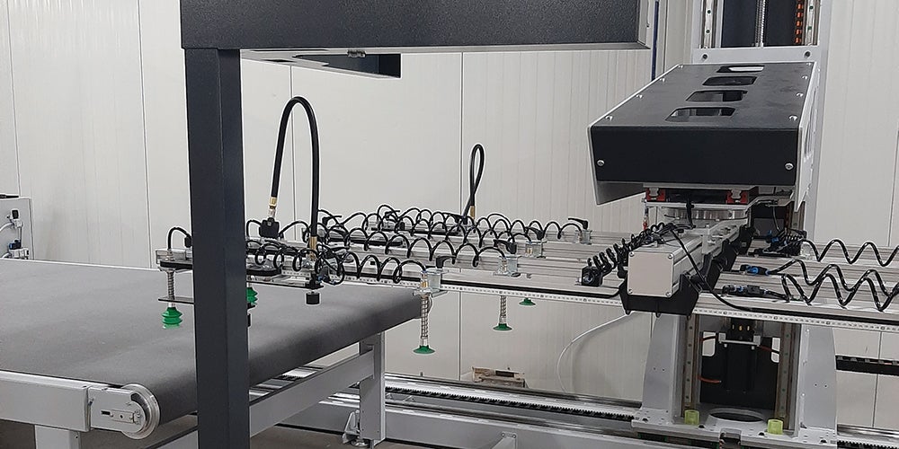 Nieuwe Zünd plotter installatie in volle gang Nieuwe Zünd plotter installatie in volle gang